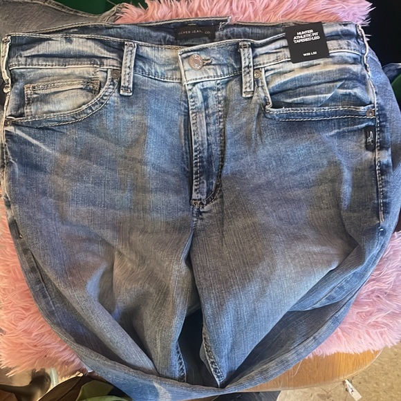 I have two pairs of the same size and style of jeans these are silver jeans - Picture 4 of 4